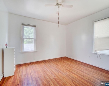 147 Huntington - Photo Thumbnail 8