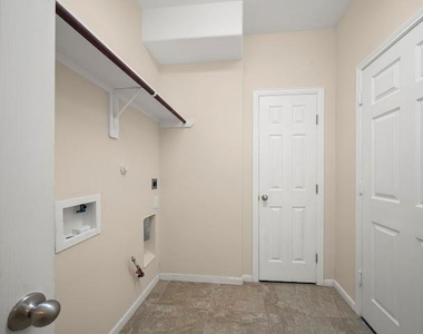 3211 London Lane - Photo Thumbnail 11