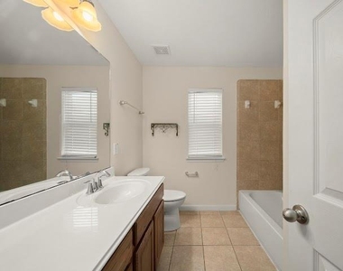 3211 London Lane - Photo Thumbnail 3