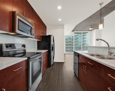 5925 Almeda Road - Photo Thumbnail 5