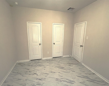 96 Jessica Drive - Photo Thumbnail 20