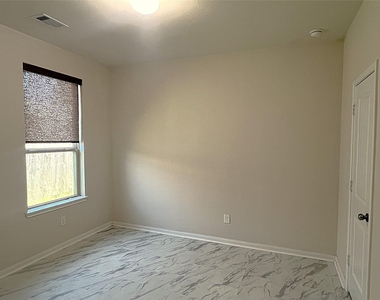 96 Jessica Drive - Photo Thumbnail 19