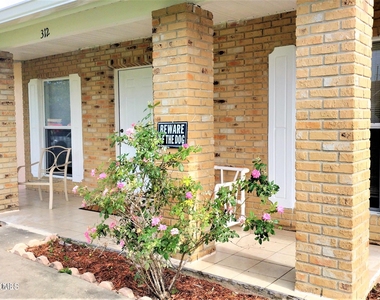 312 Brescia Street Ne - Photo Thumbnail 5