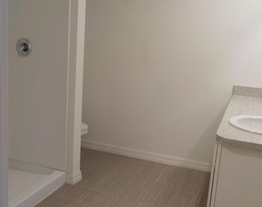 1055 Duxbury Road Se - Photo Thumbnail 3