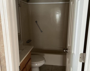 2395 Coconut Palm Drive Ne - Photo Thumbnail 8