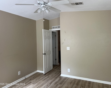 2395 Coconut Palm Drive Ne - Photo Thumbnail 11
