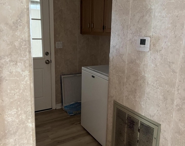 2395 Coconut Palm Drive Ne - Photo Thumbnail 6