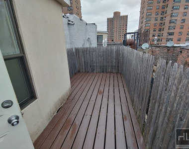East 106 Street - Photo Thumbnail 4