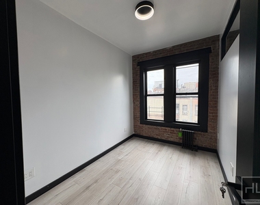 2 Avenue - Photo Thumbnail 3