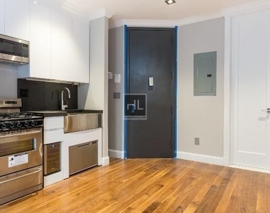 East 116 Street - Photo Thumbnail 8