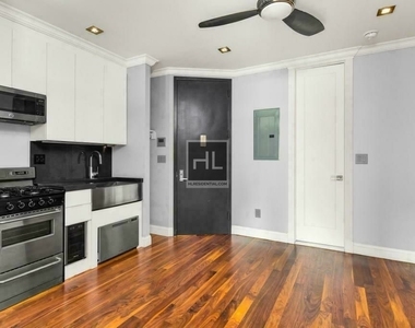 East 116 Street - Photo Thumbnail 4