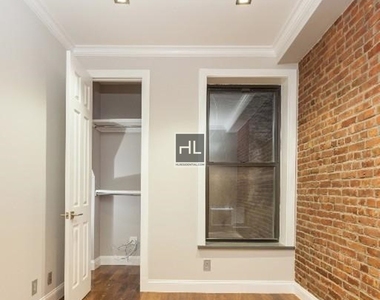 East 116 Street - Photo Thumbnail 7