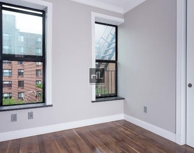 East 116 Street - Photo Thumbnail 9