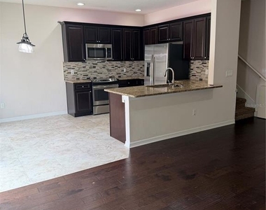 1737 Sommarie Way - Photo Thumbnail 9