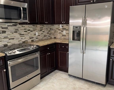 1737 Sommarie Way - Photo Thumbnail 4
