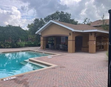 6922 Hawthorne Trace Lane - Photo Thumbnail 14