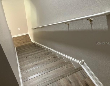 6922 Hawthorne Trace Lane - Photo Thumbnail 12