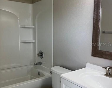 6922 Hawthorne Trace Lane - Photo Thumbnail 10