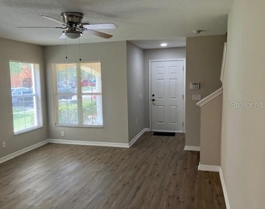 6922 Hawthorne Trace Lane - Photo Thumbnail 7
