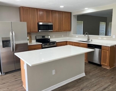 6922 Hawthorne Trace Lane - Photo Thumbnail 2