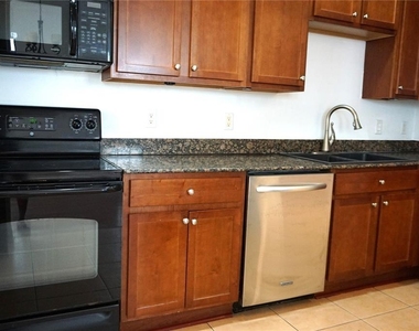 316 34th Avenue N - Photo Thumbnail 2