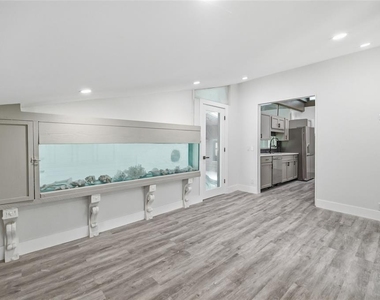 7210 Valrie Lane - Photo Thumbnail 10