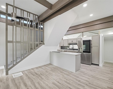 7210 Valrie Lane - Photo Thumbnail 6