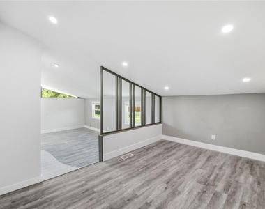 7210 Valrie Lane - Photo Thumbnail 11