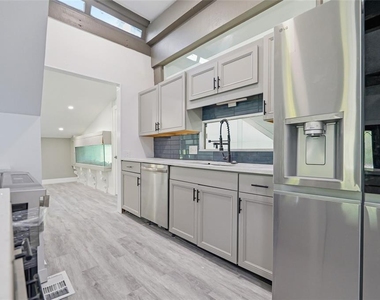7210 Valrie Lane - Photo Thumbnail 9