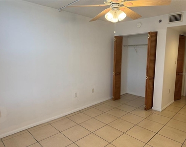 701 S Madison Avenue - Photo Thumbnail 9