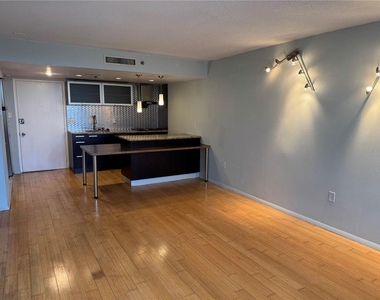 701 S Madison Avenue - Photo Thumbnail 7