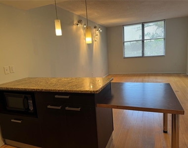 701 S Madison Avenue - Photo Thumbnail 5