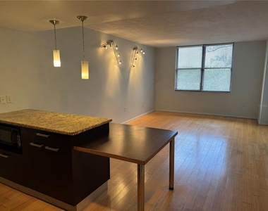 701 S Madison Avenue - Photo Thumbnail 6
