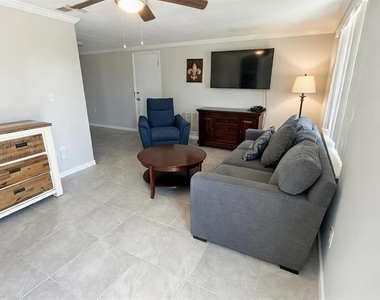 4033 Newcastle Drive - Photo Thumbnail 1