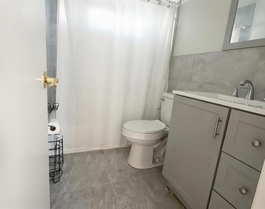 4033 Newcastle Drive - Photo Thumbnail 2