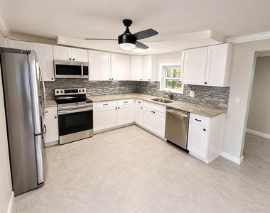 4033 Newcastle Drive - Photo Thumbnail 4