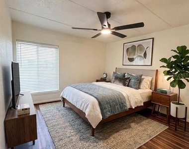4410 White Pine Avenue - Photo Thumbnail 15