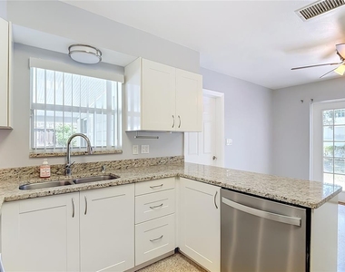 3022 W Fair Oaks Avenue - Photo Thumbnail 13