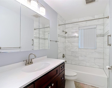 3022 W Fair Oaks Avenue - Photo Thumbnail 8