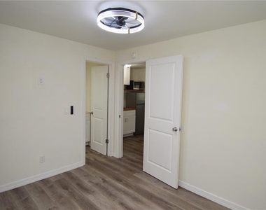 10934 N Boulevard - Photo Thumbnail 30