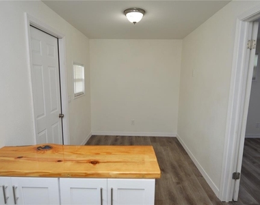 10934 N Boulevard - Photo Thumbnail 17