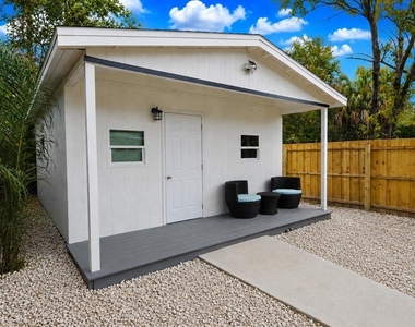 10934 N Boulevard - Photo Thumbnail 6