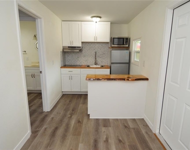 10934 N Boulevard - Photo Thumbnail 7