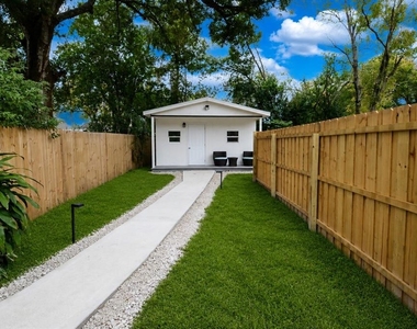 10934 N Boulevard - Photo Thumbnail 2