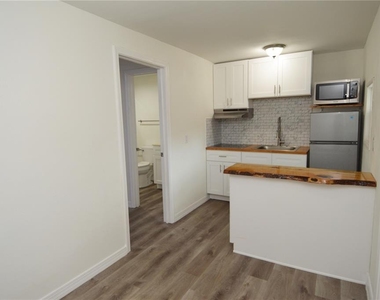 10934 N Boulevard - Photo Thumbnail 13
