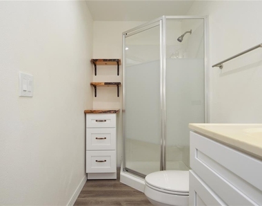 10934 N Boulevard - Photo Thumbnail 26