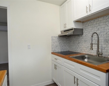 10934 N Boulevard - Photo Thumbnail 11