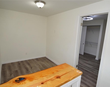 10934 N Boulevard - Photo Thumbnail 18