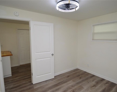 10934 N Boulevard - Photo Thumbnail 19