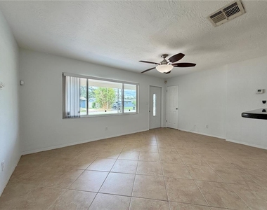 5560 14th Avenue N - Photo Thumbnail 6